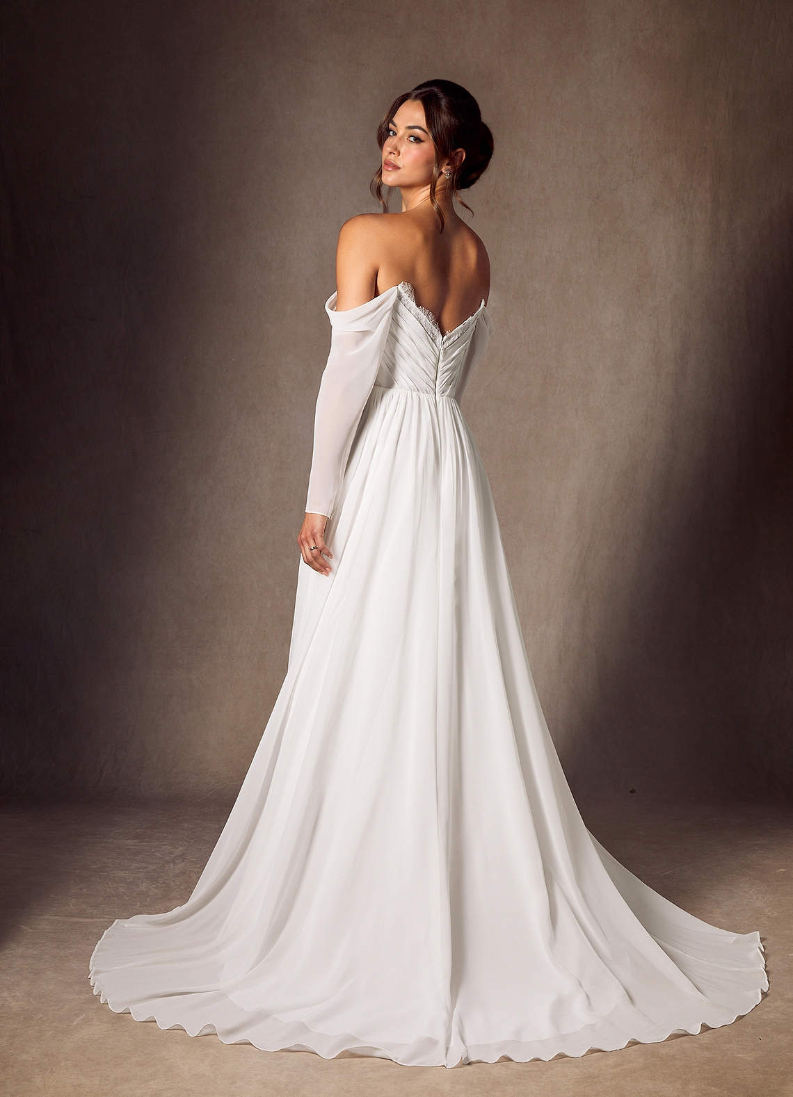 Azazie Lilith Robes de mariée Robe Trapèze en Mousseline de soie Dentelle en cœur Blanc De Diamant image4