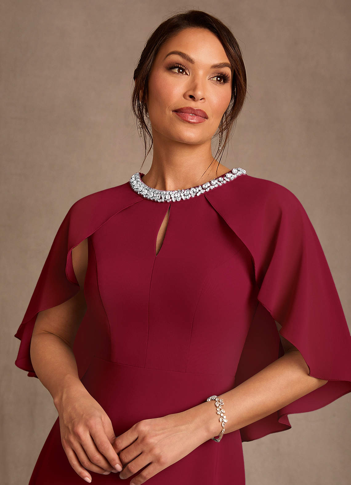 Azazie Winnifred Vestidos para mãe da noiva Vestido Borgonha de Chiffon de Linha A com Com Missangas image3