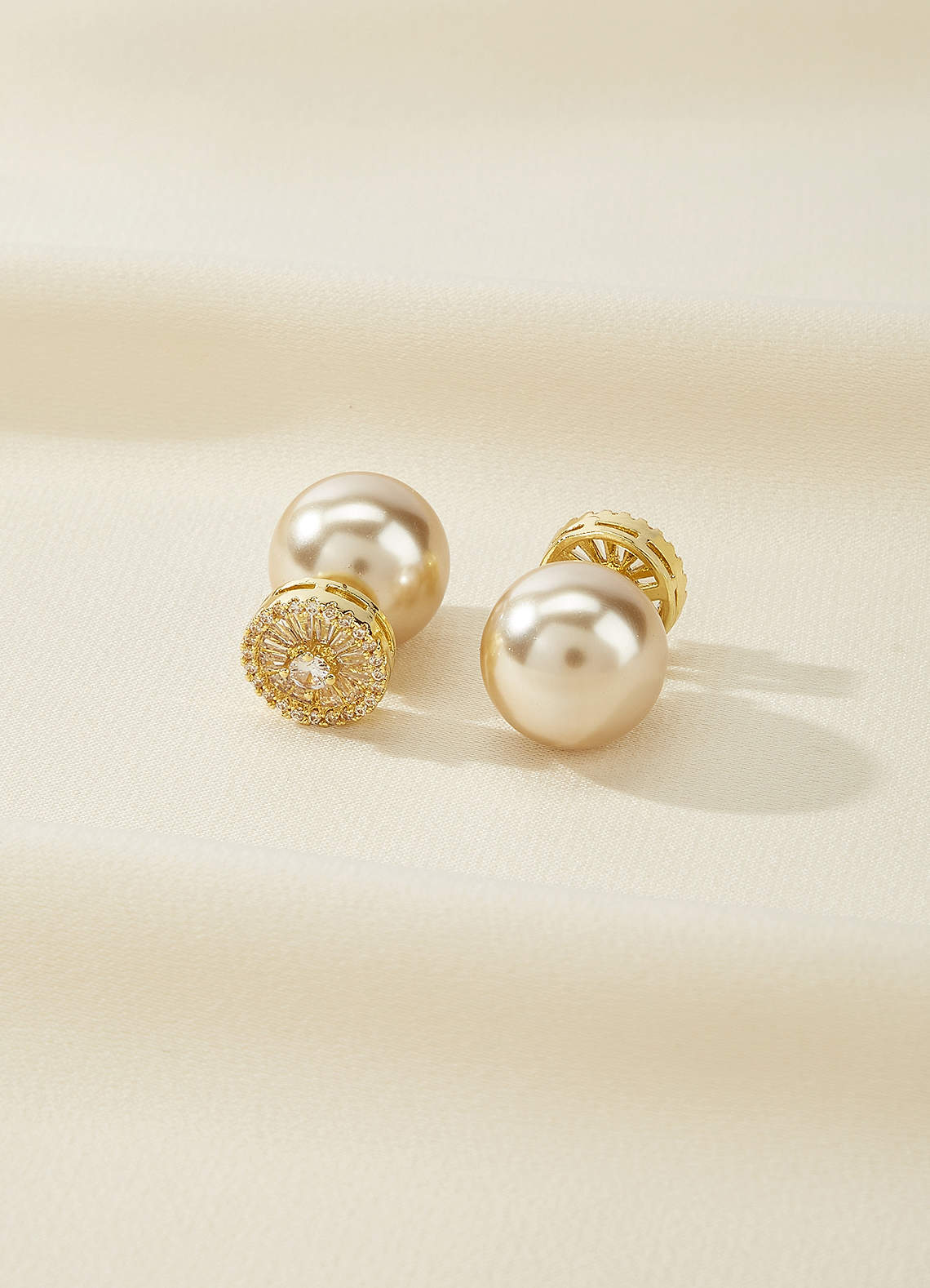 front Rita Diamond Pearl Earrings