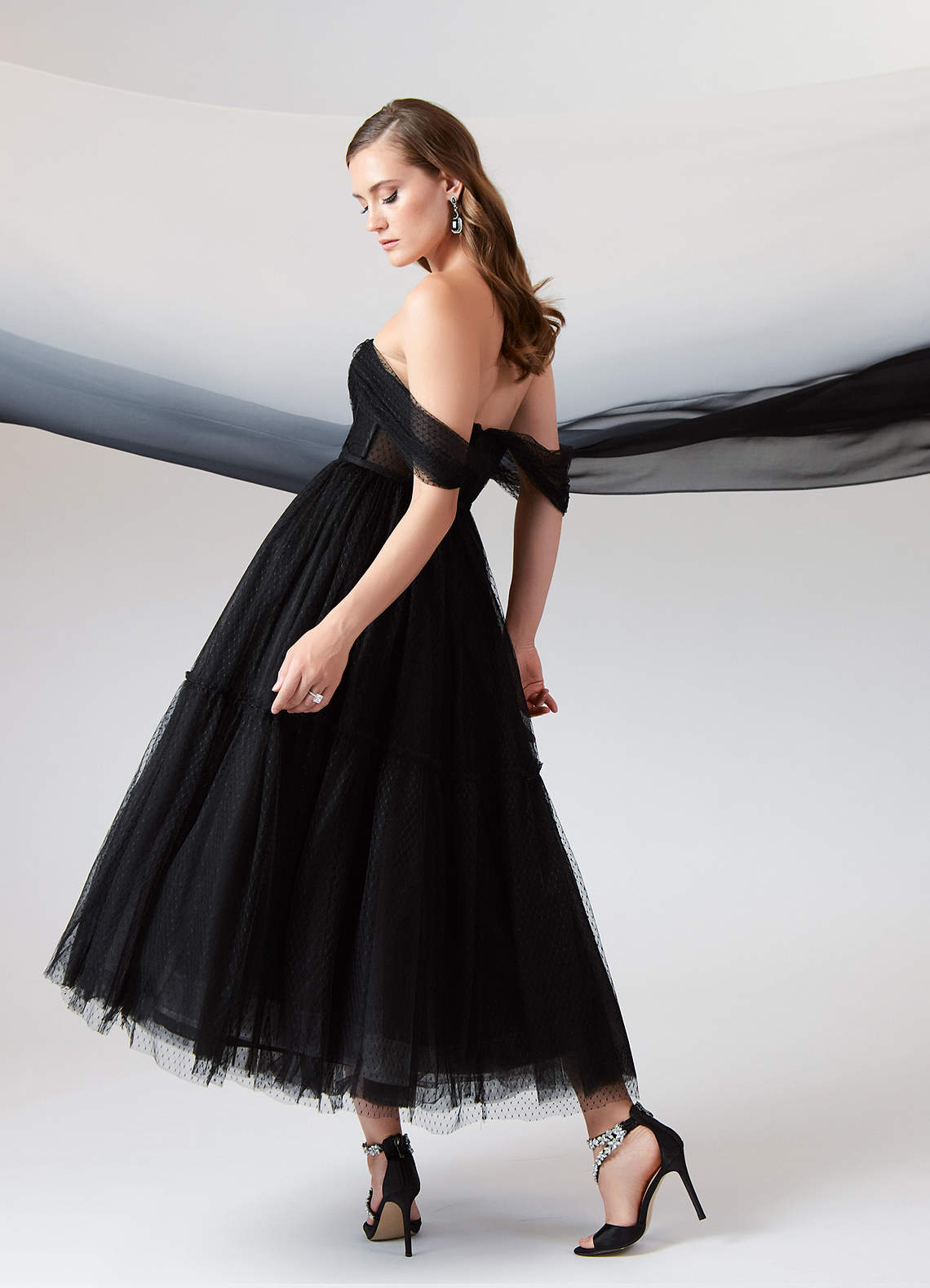 Azazie Vienna Abiti da Sposa Abito A-Line in Tulle a Spalla Scoperta Nero image2