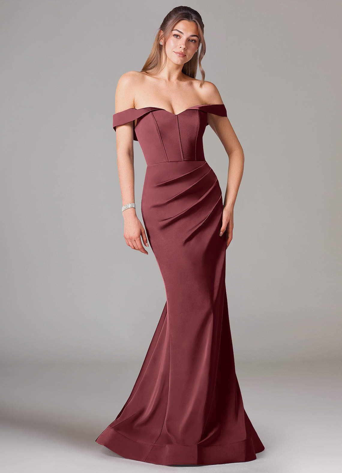 Azazie Everly Robes de demoiselle d'honneur Robe Sirène Convertible en Satin extensible Épaule décolletée Merlot image1