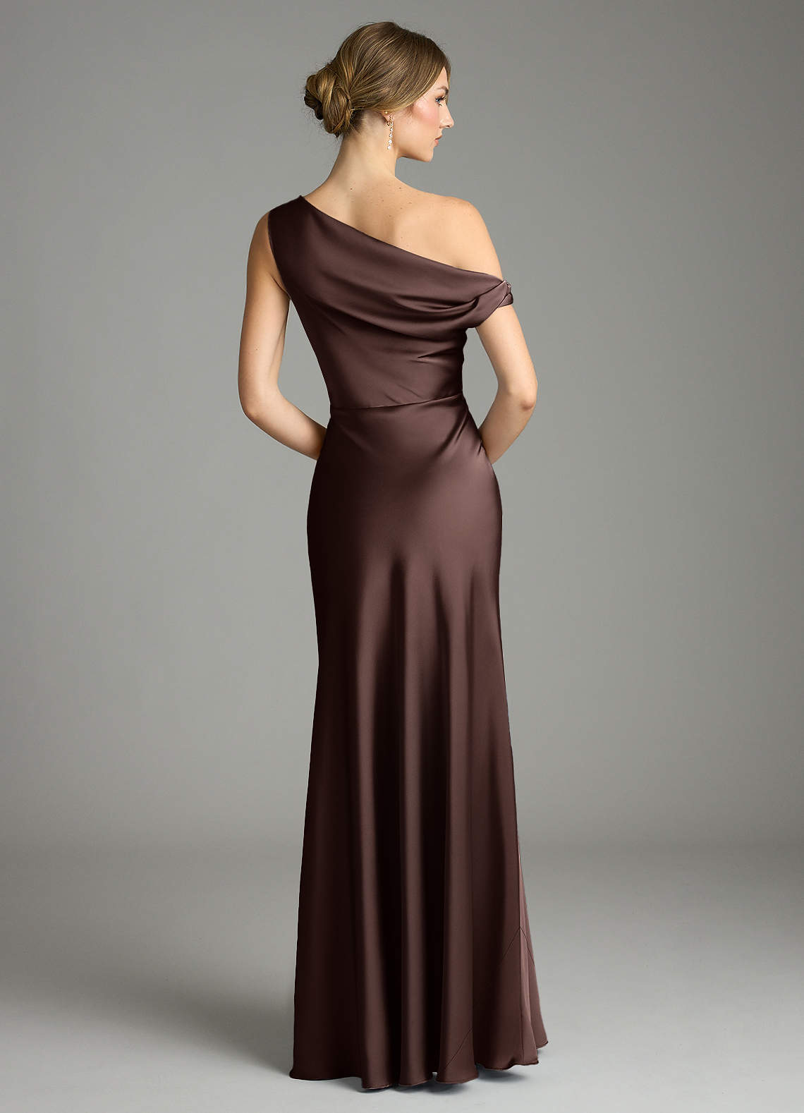 Azazie Emerson Brautjungfernkleider Meerjungfrau-Linie Schulterfrei Stretch-Satin Kleid Ganache image2