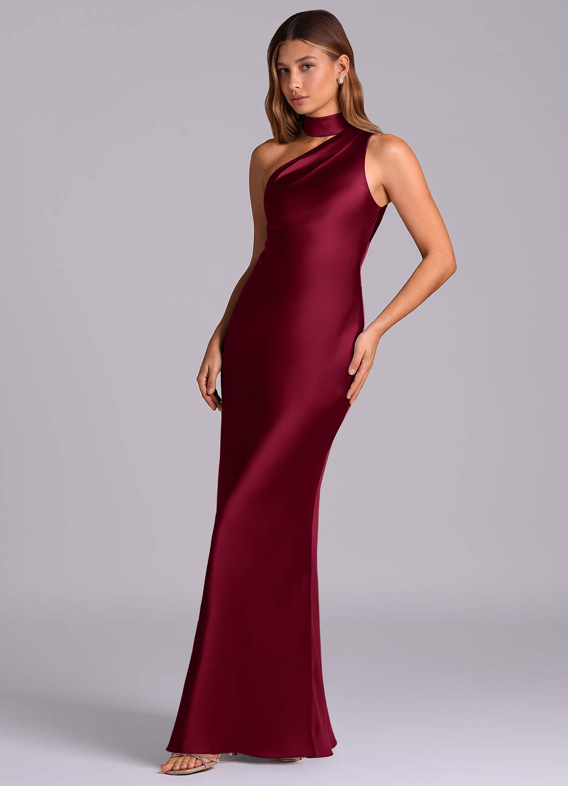 Azazie Seona Robes de demoiselle d'honneur Robe Sirène en Satin extensible Une épaule Bourgogne image5
