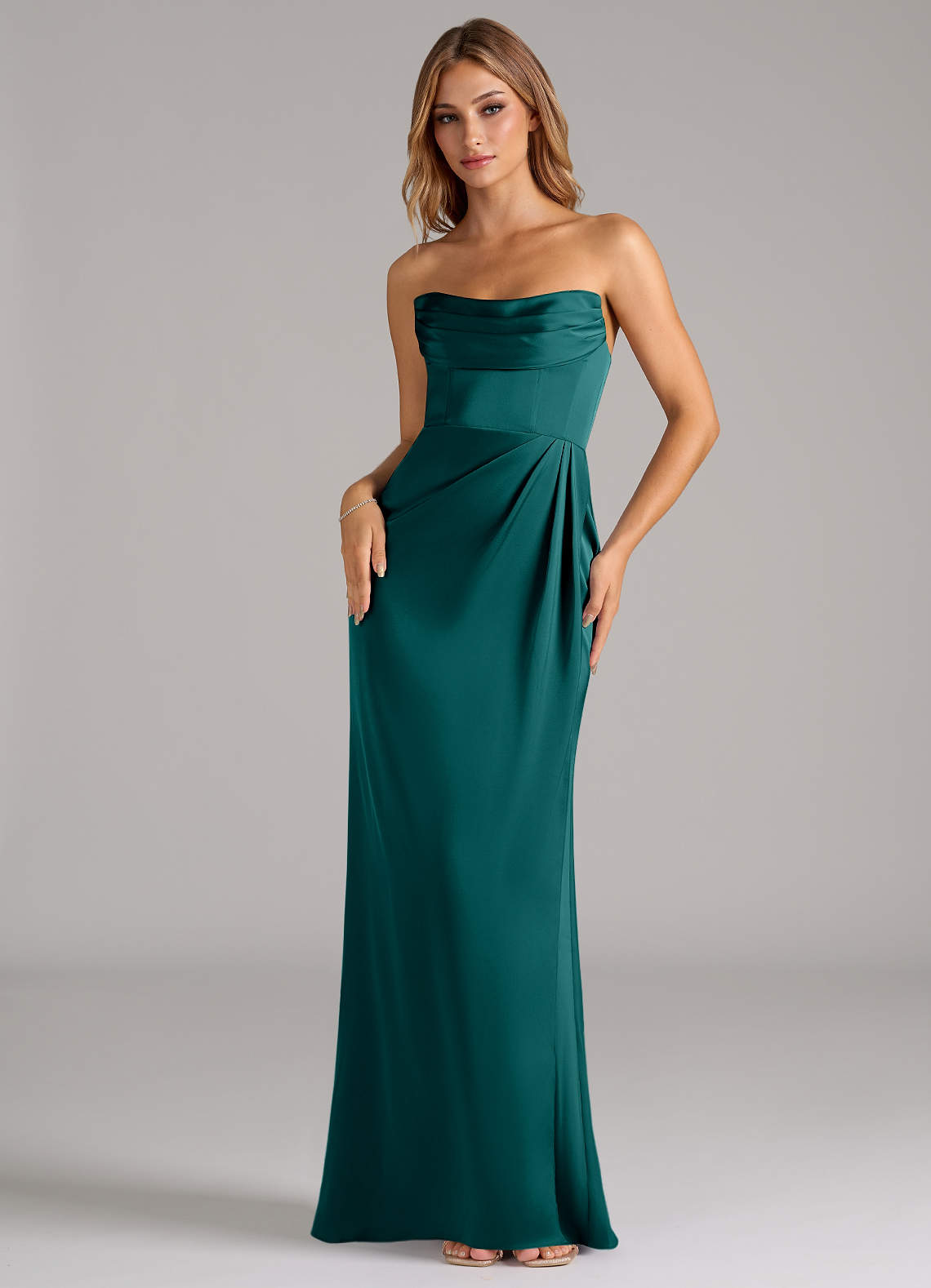 Azazie Johana Robes de demoiselle d'honneur Robe Sirène Convertible en Satin extensible Épaule décolletée Paon image4
