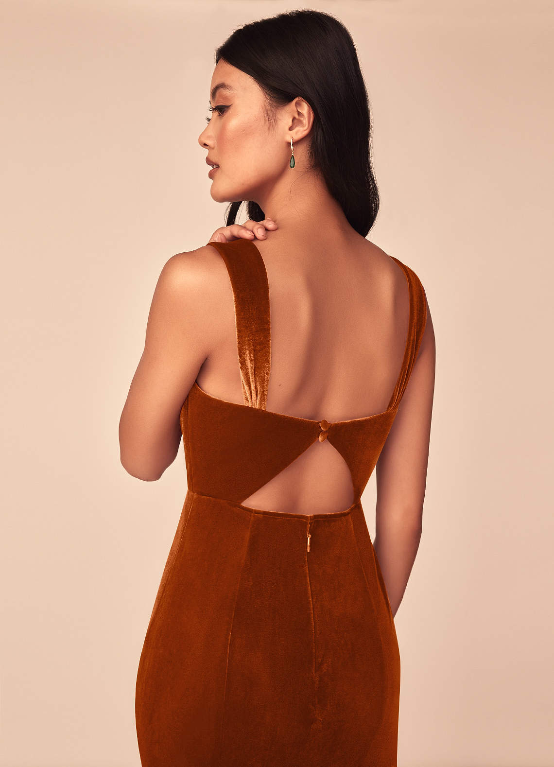 Fashion editorial: Bella Hadid by Venetia Scott for W Magazine October 2016  — The Glam Pepper, image size:1140x1578