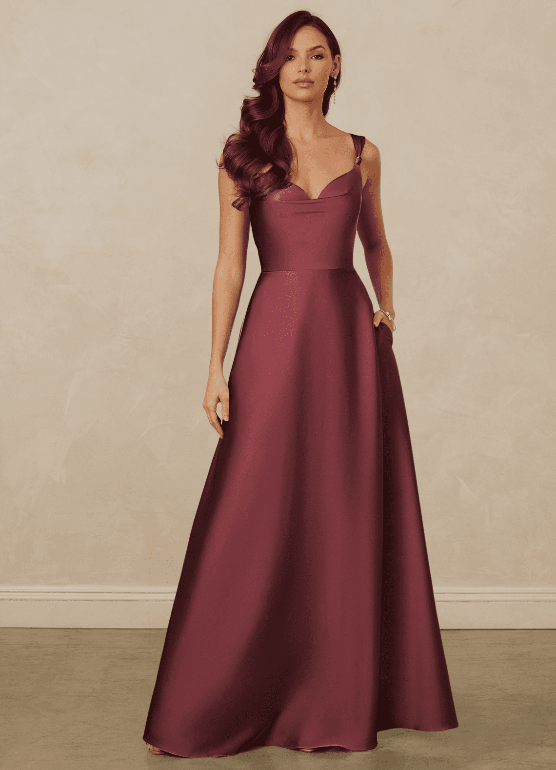 Christian Siriano Bridal for Azazie 1001 Robes de demoiselle d'honneur Robe Trapèze en Satin extensible Encolure en Forme de Cœur Merlot image1