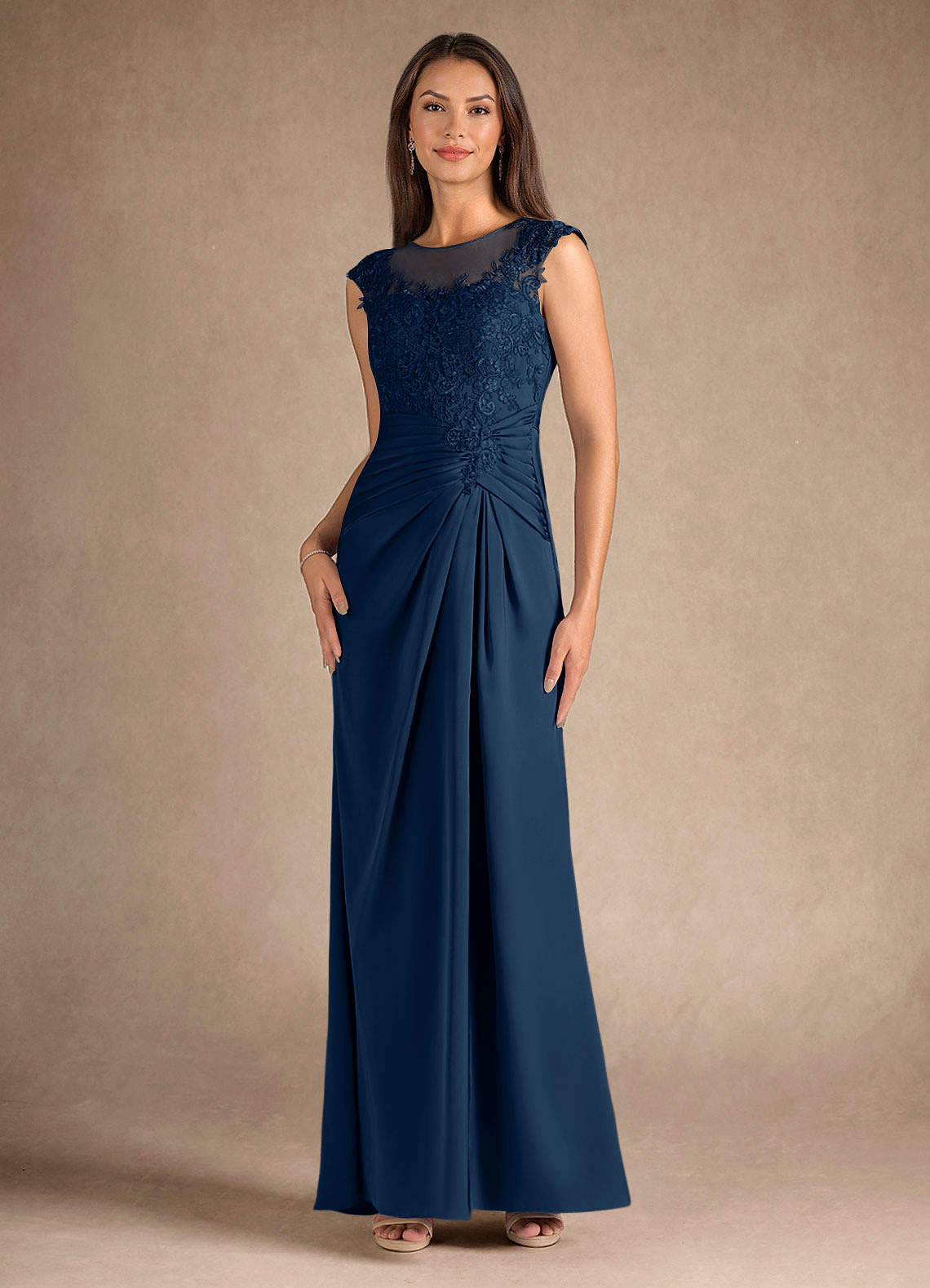 Azazie Santa Barbara vestidos de madre de la novia Vestido de Azul Marino Oscuro de Satén Elástico de Recto con Plisado image3