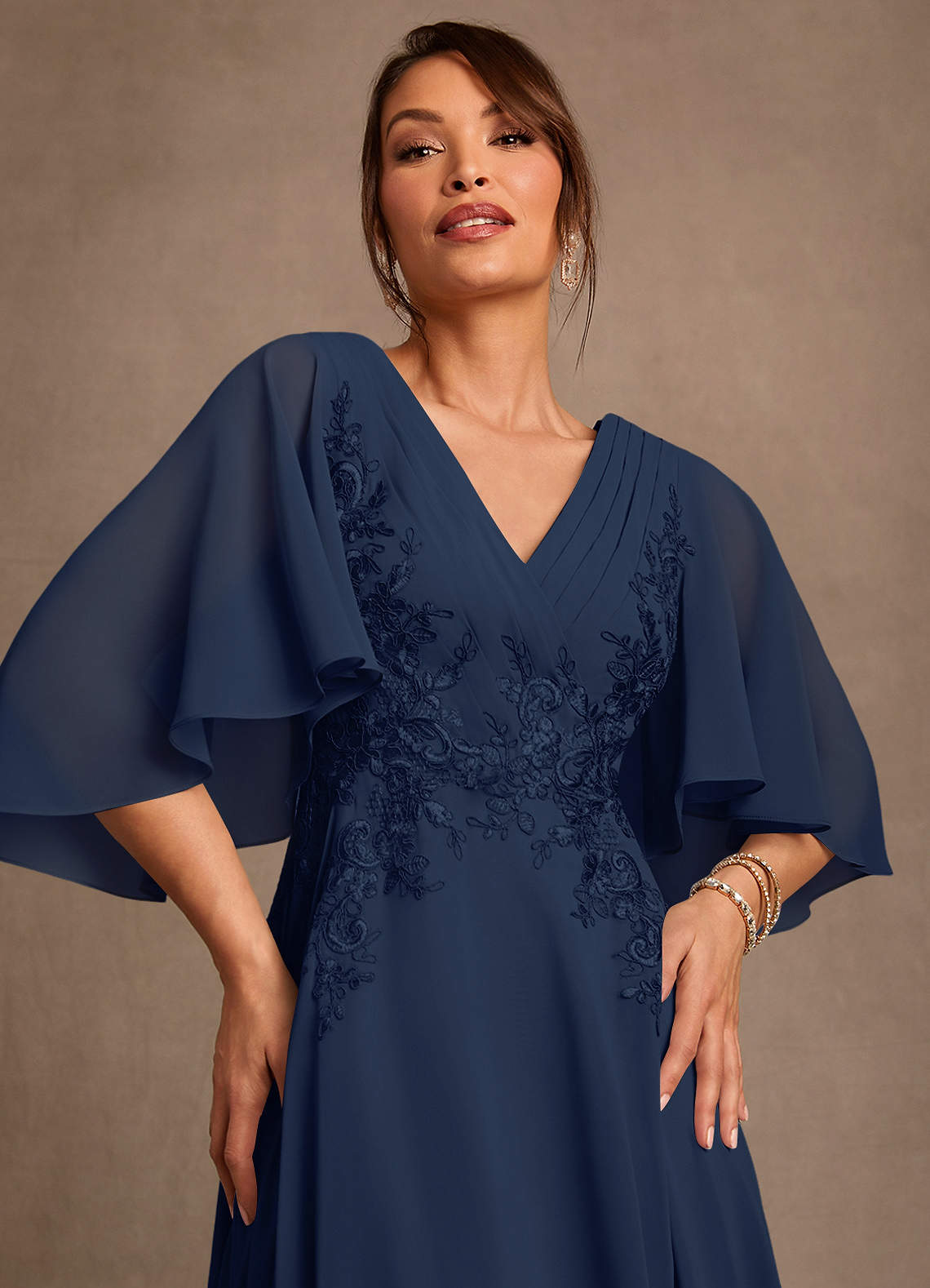 Azazie Tilda Vestidos para mãe da noiva Vestido Azul Marinho de Chiffon de Linha A com Renda image4