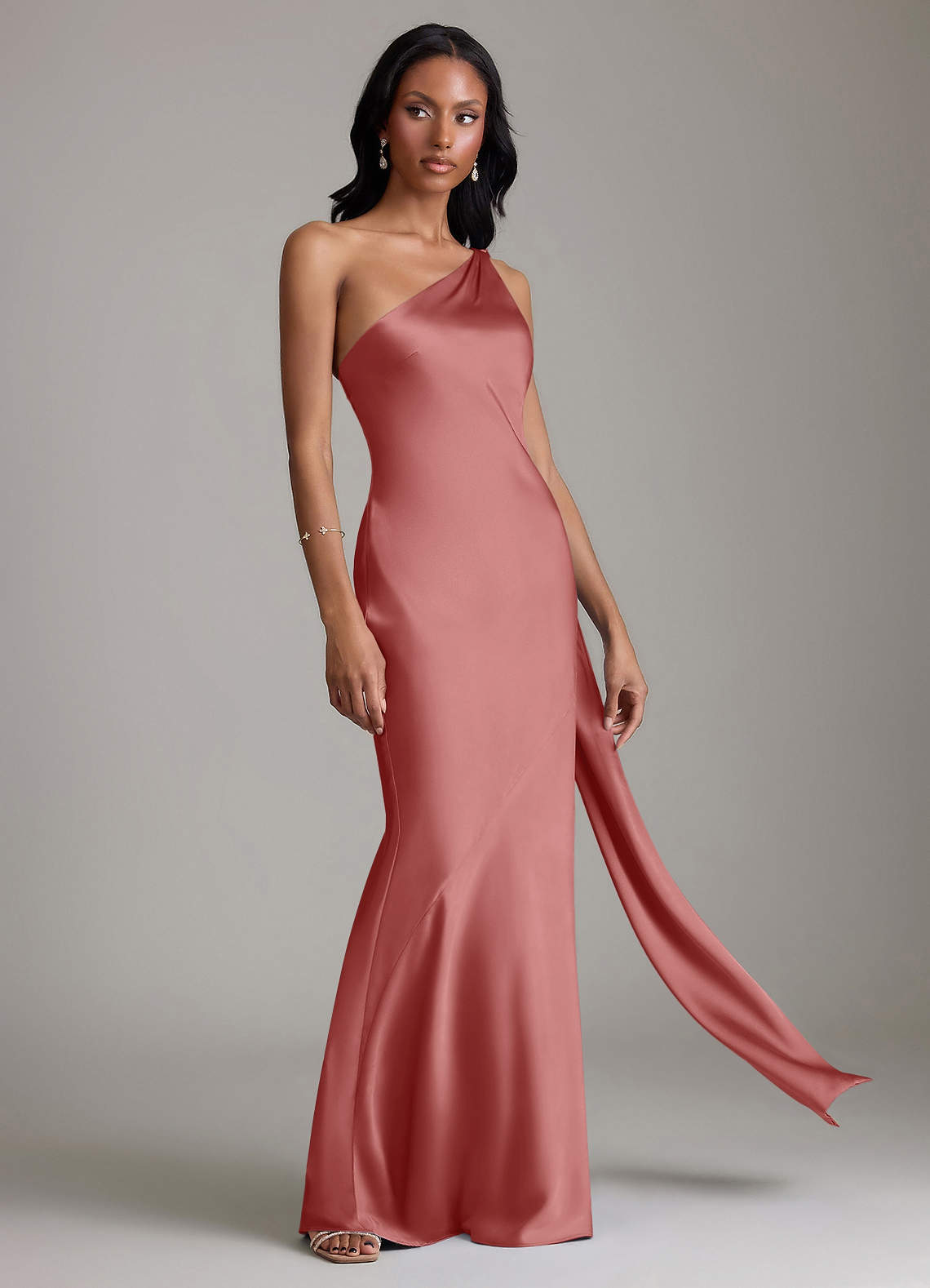 Azazie Juniper Vestidos de madrinha de casamento Vestido Rosa Antiga de Cetim elástico de sereia com Um ombro image4