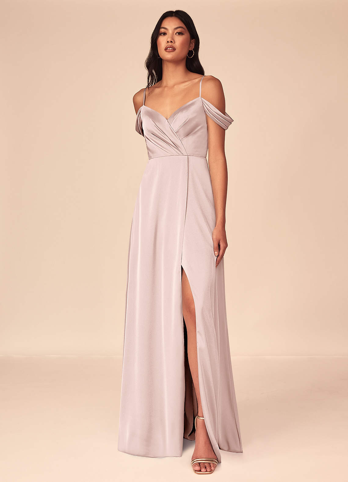 Azazie Ocean Robes de demoiselle d'honneur Robe Trapèze en Satin extensible Col V plissé Rose Pâle image1