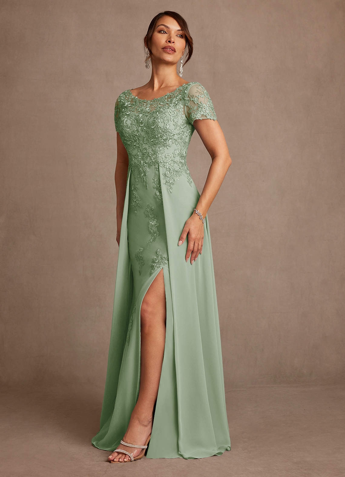 Azazie Alva Vestidos para mãe da noiva Vestido Dusty Sage de Renda de Linha A image4