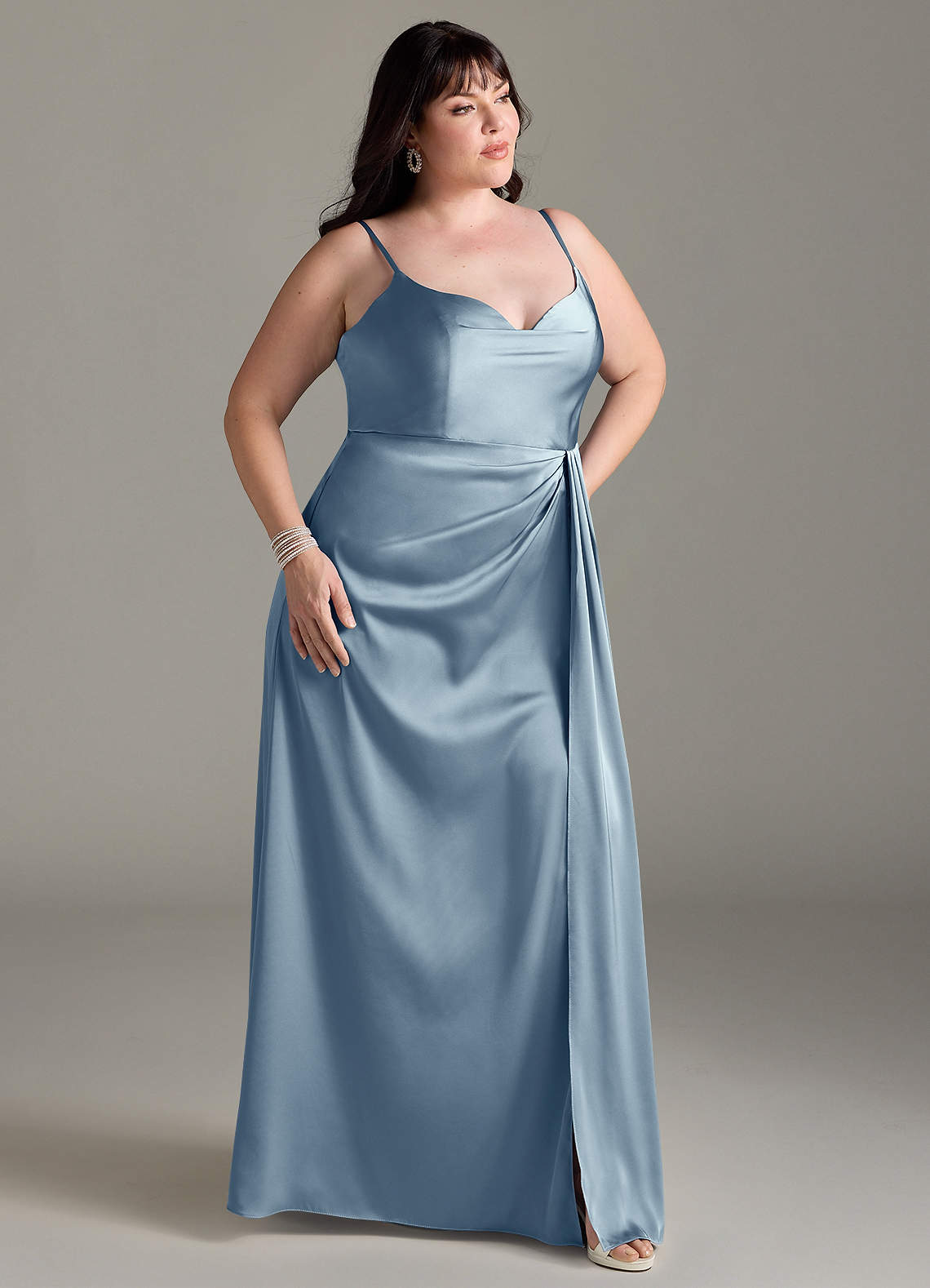 パーティードレス Brielle Sleeveless Side-Pleated Gown Azazie Brielle Dusty Blue Bridesmaid Dresses | Azazie