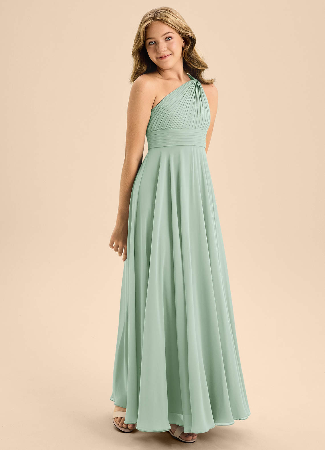 Azazie Charlize Junior Abito A-Line in Chiffon Plissettato Agave image4