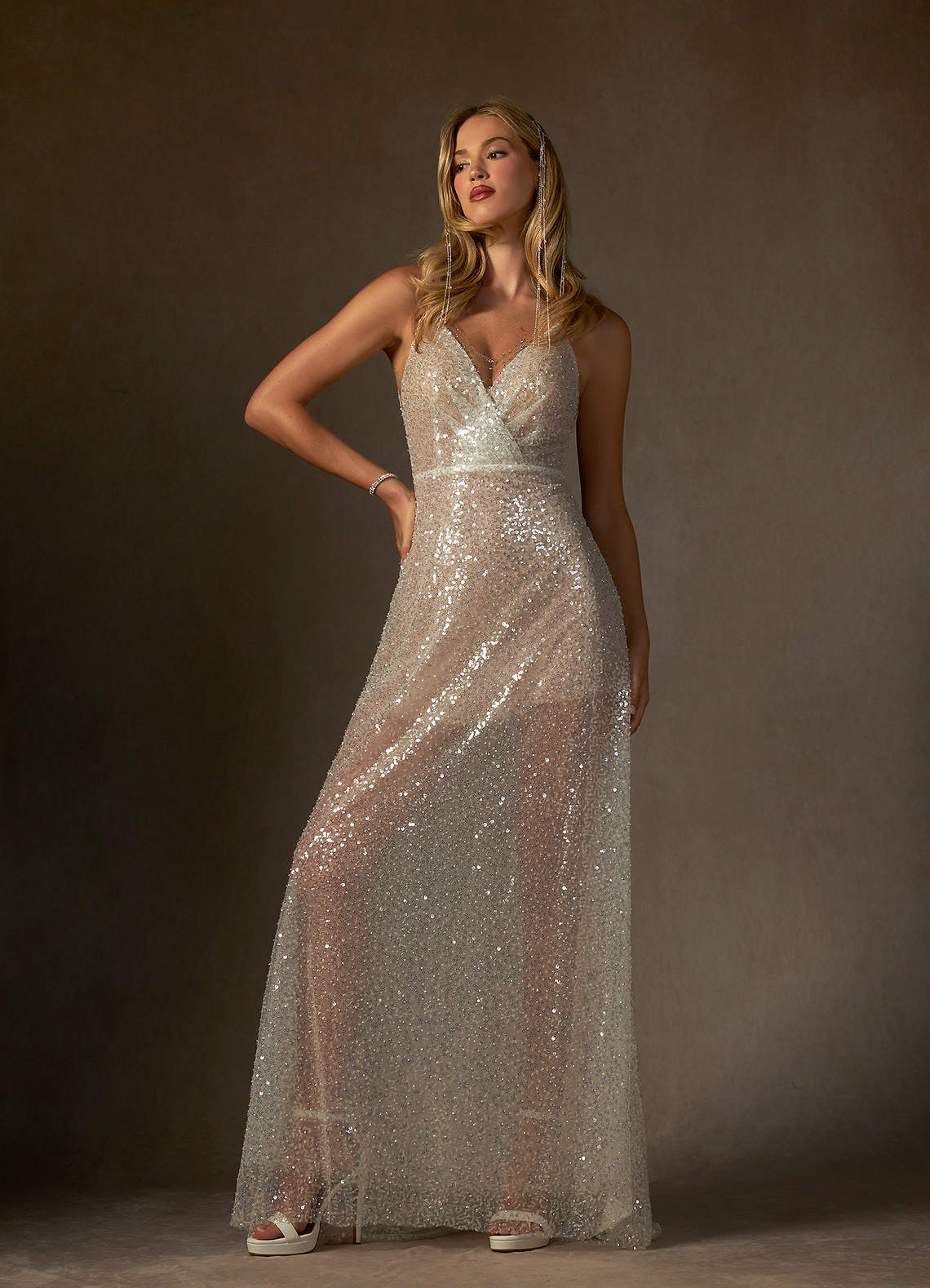 Azazie Idony Robes de mariée Robe Trapèze en Paillettes Col V à paillettes Diamant Blanc Champagne image5