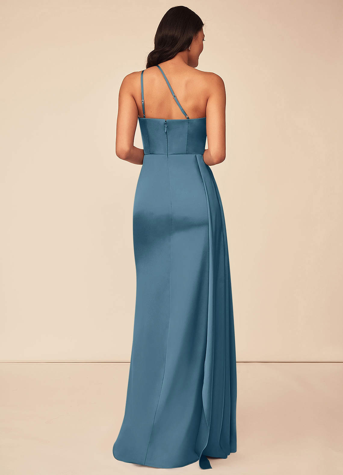 Azazie Maron Robes de demoiselle d'honneur Robe Trapèze en Satin extensible Epaule unique Bermude image1