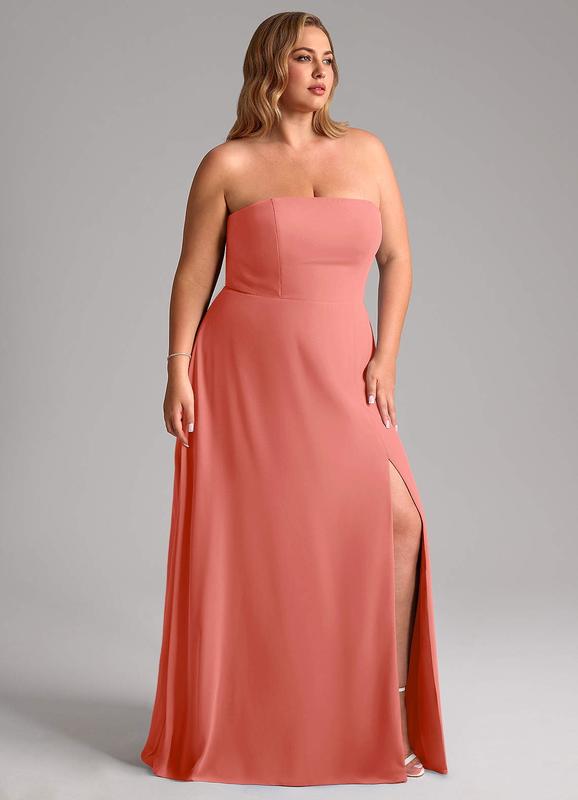 Azazie Wren Probar vestidos en casa Vestido de Castaño de Gasa de Corte en A Convertible con Corte Lateral image11