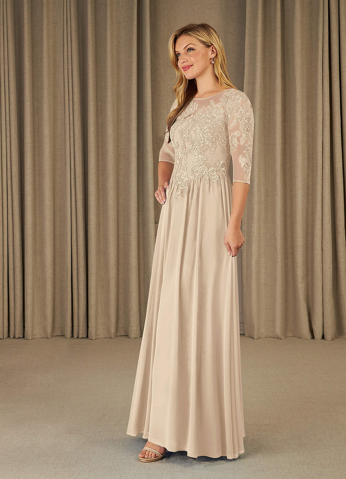 Azazie Mirielle vestidos de madre de la novia Vestido de Champán de Gasa de Corte En A con Encaje Scoop image2