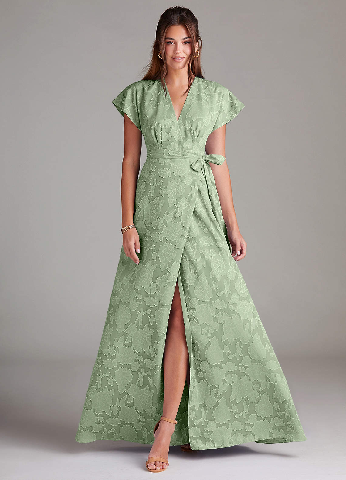 Azazie Ling Vestidos de damas de honor Vestido de Salvia Polvorienta de Devorado Floral de Corte en A con Plisado image1
