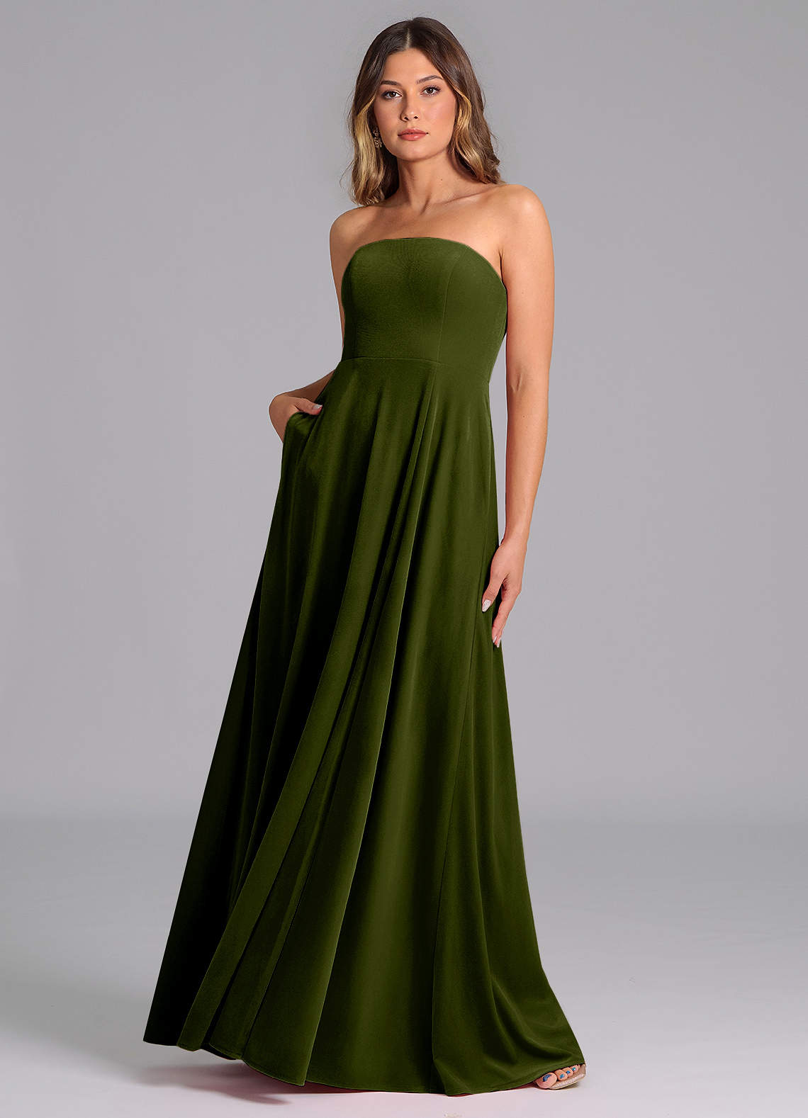 Azazie Wren Vestidos de damas de honor Vestido de Oliva de terciopelo de Corte en A con Sin tirantes image1