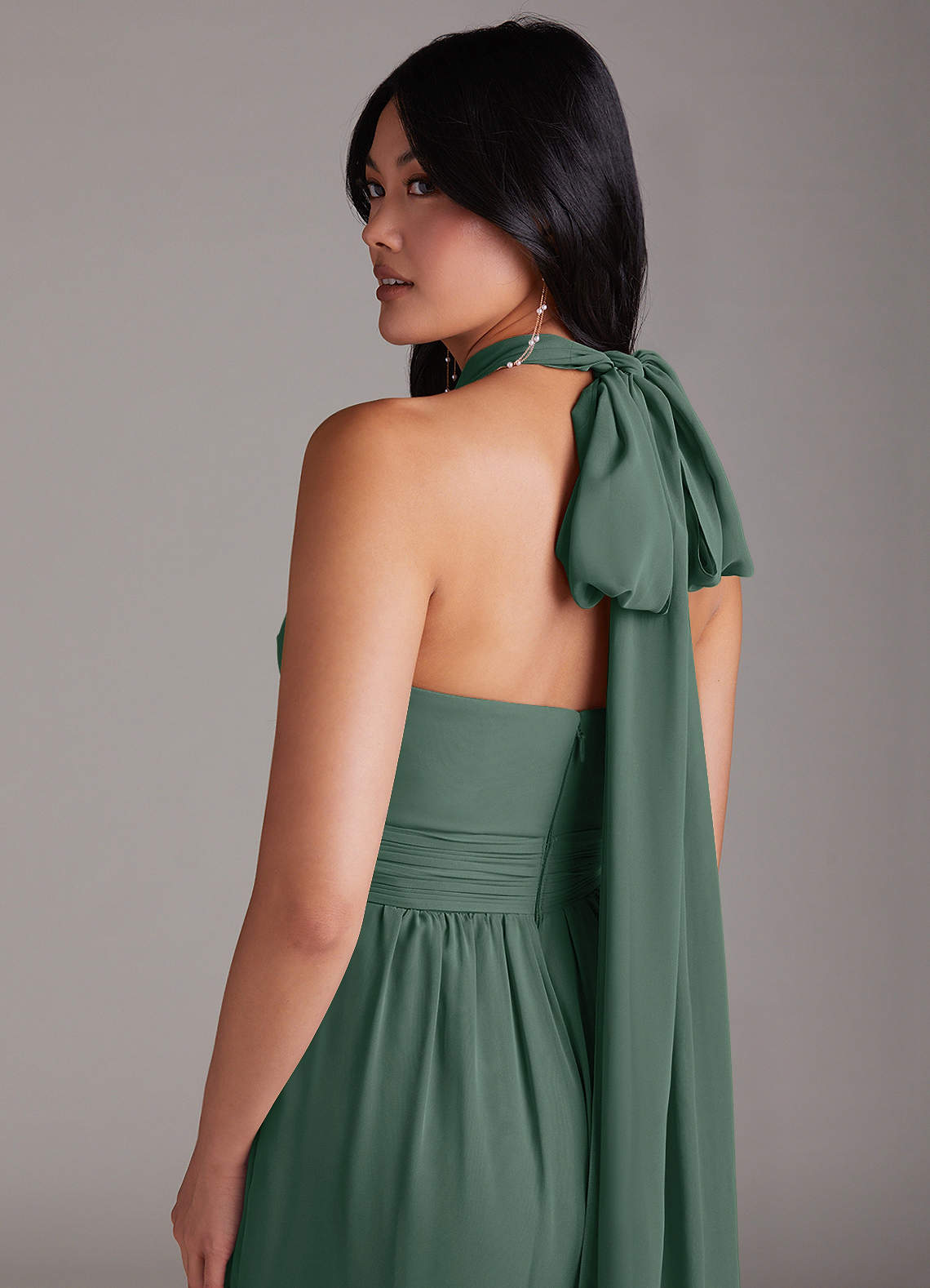 Azazie Lamara Essayer des robes à la maison Combinaison Convertible en Mousseline de soie Épaule décolletée Bleu Poussiéreux image10