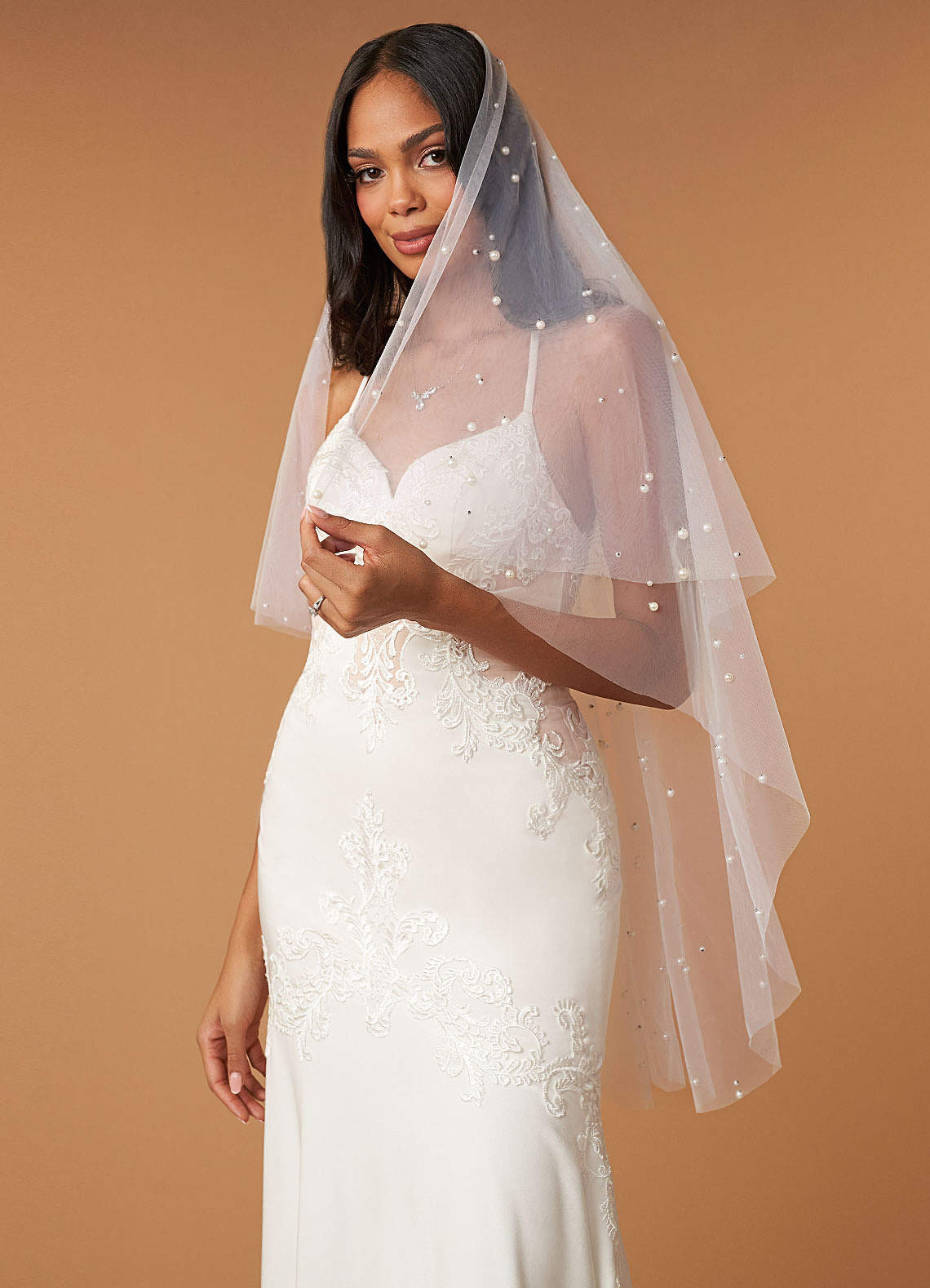 Leola Fingertip Veil