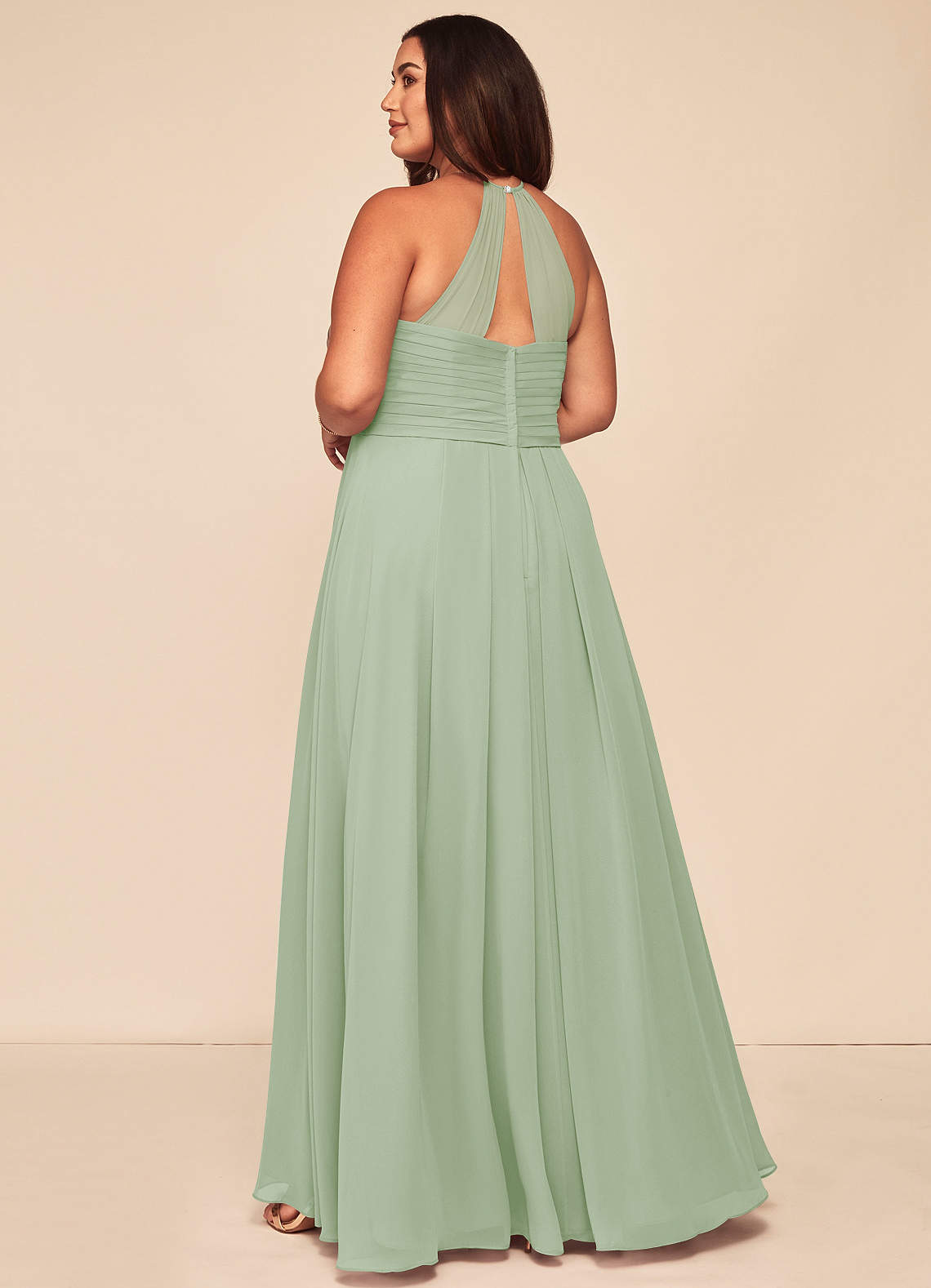 Azazie Ginger Vestidos de damas de honor Vestido de Salvia Polvorienta de Gasa de Corte en A con Halter Plisado image9