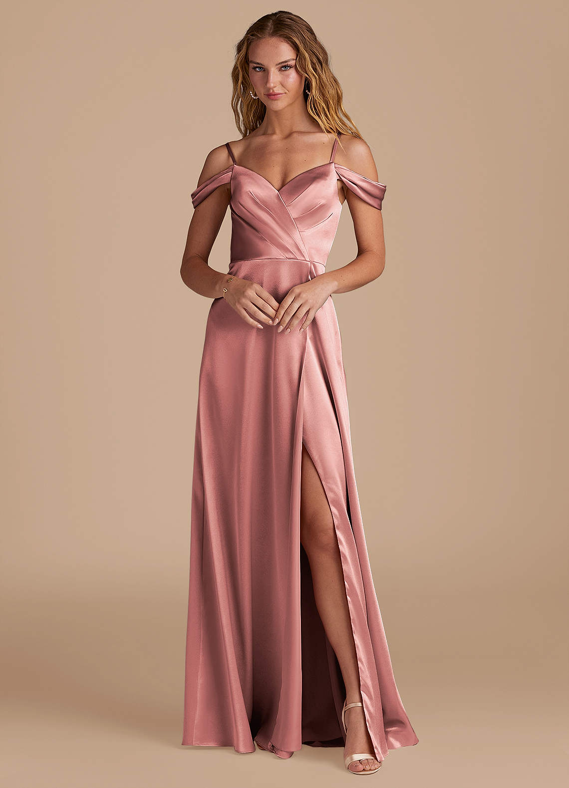 Azazie Ocean Jurken voor bruidsmeisjes Jurk van Metaalachtig Satijn met A-Lijn Off the Shoulder Stoffige Roos image1