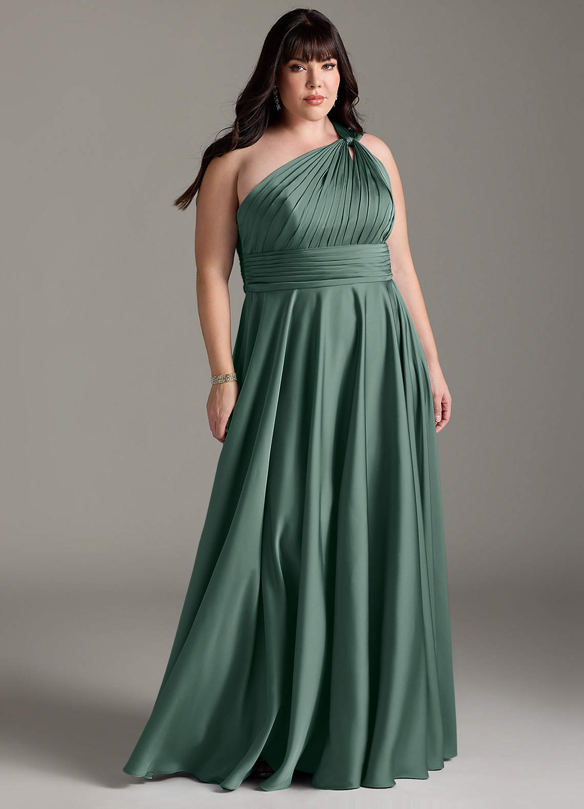 Azazie Charlize Robes de demoiselle d'honneur Robe Trapèze en Satin extensible Ue épaule Eucalyptus image1