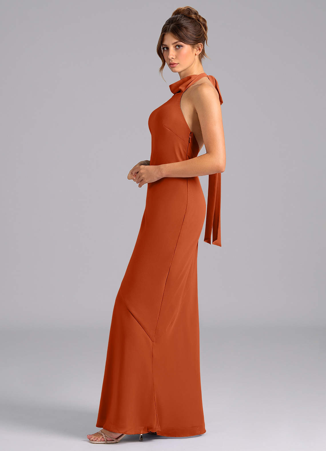 Azazie Velli Vestidos de damas de honor Vestido de Naranja Quemada de Gasa de Corte Sirena con Cuello Alto image4