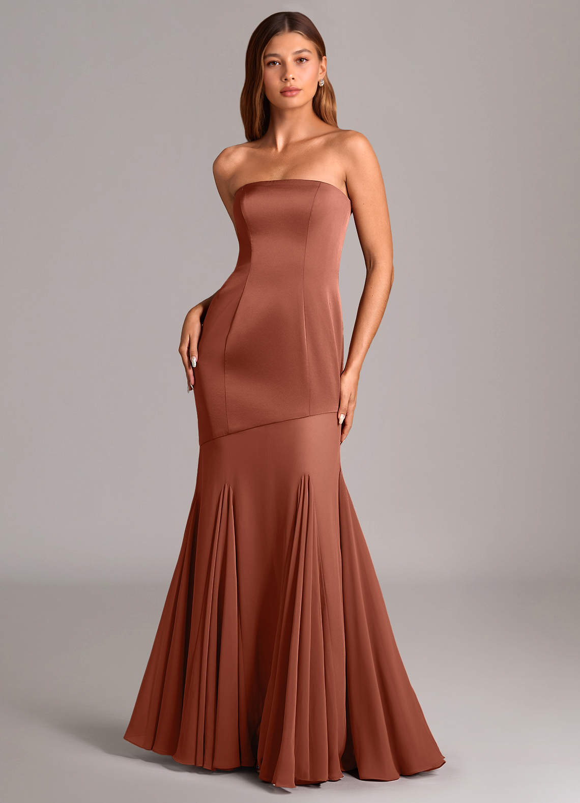 Azazie Uma Vestidos de madrinha de casamento Vestido Castanho Aloirado de Chiffon de sereia com Sem alças image1