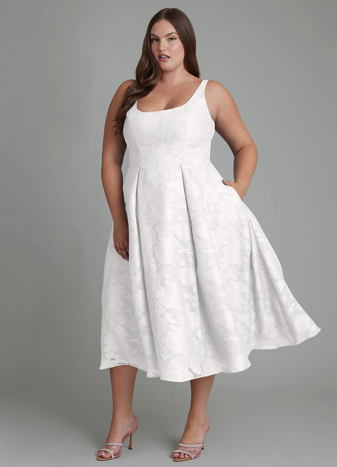Azazie Amalie Brautjungfernkleider A-Linie Plissee Blumen-Burnout Kleid Weiß image1