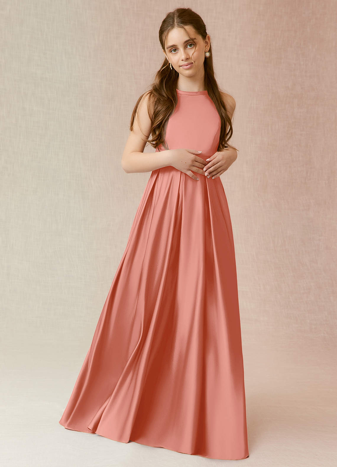 Azazie Arianthe Junior Vestido de Coral de Satén Elástico de Corte En A con Con bolsillos image1