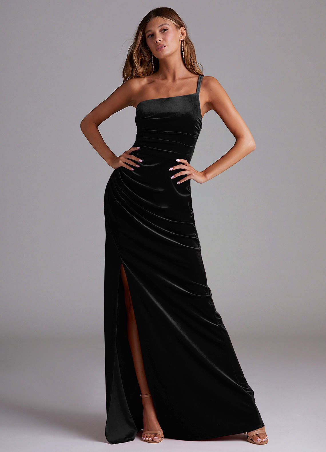 Azazie Eren Vestidos de madrinha de casamento Vestido Preto de Veludo de Bainha com Um ombro image3