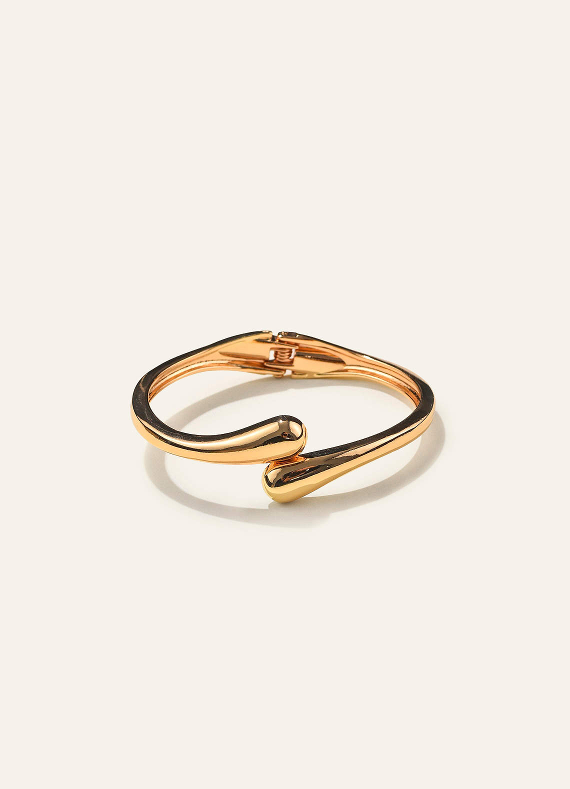 front Smyckeset med droppar i guld