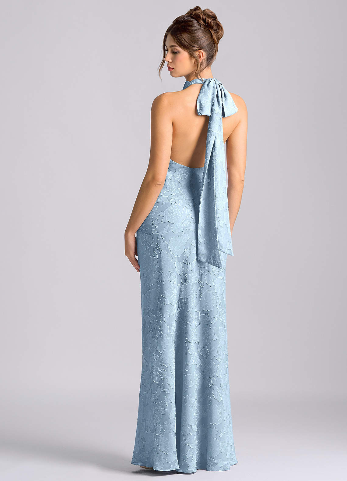 Azazie Velli Vestidos de damas de honor Vestido de Azul Cielo de Devorado Floral de Corte Sirena con Cuello Alto image1