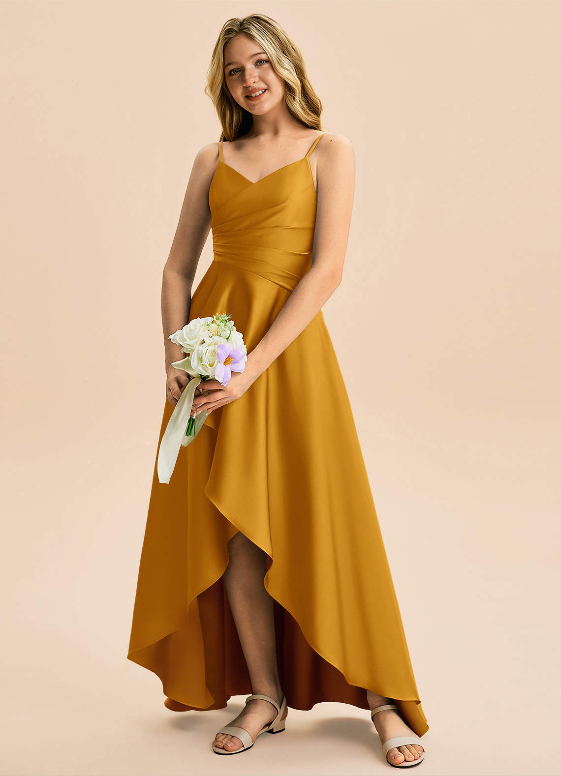 Azazie Eirlys Junior Vestido Caramelo de Cetim elástico de Linha A com Plissado image3