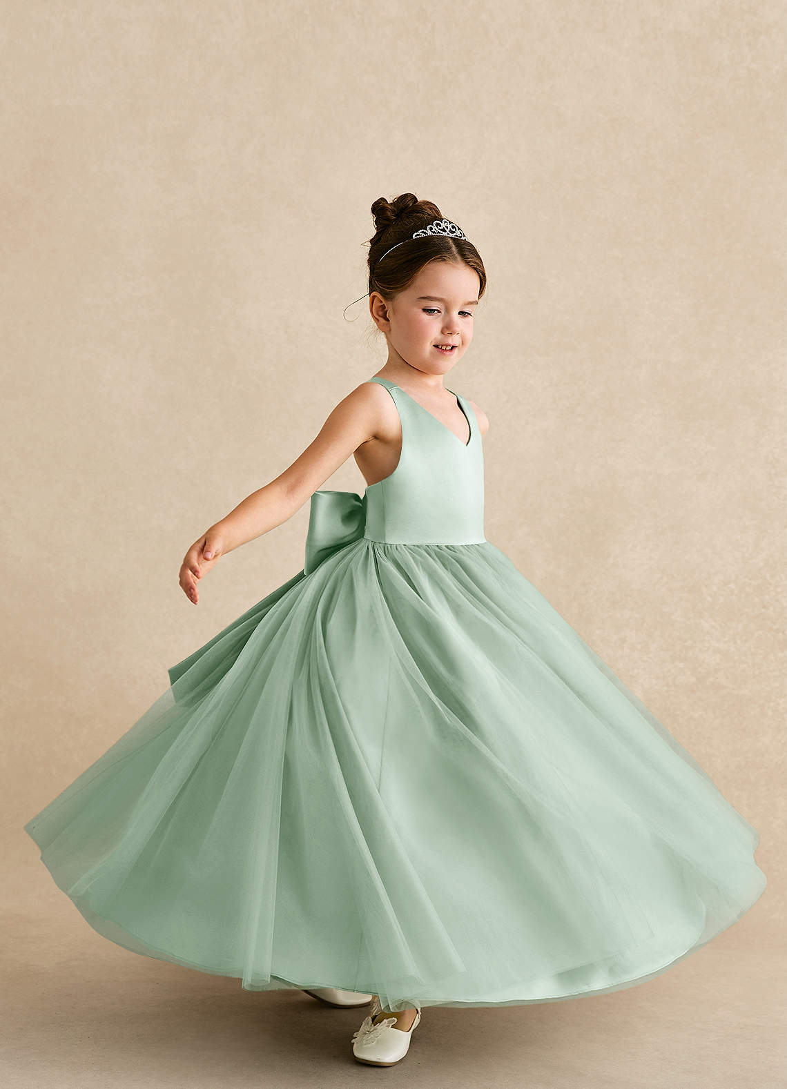 Azazie Peanut Robe Demoiselle D'honneur Fillette Robe Trapèze en Tulle Bretelle Agave image4