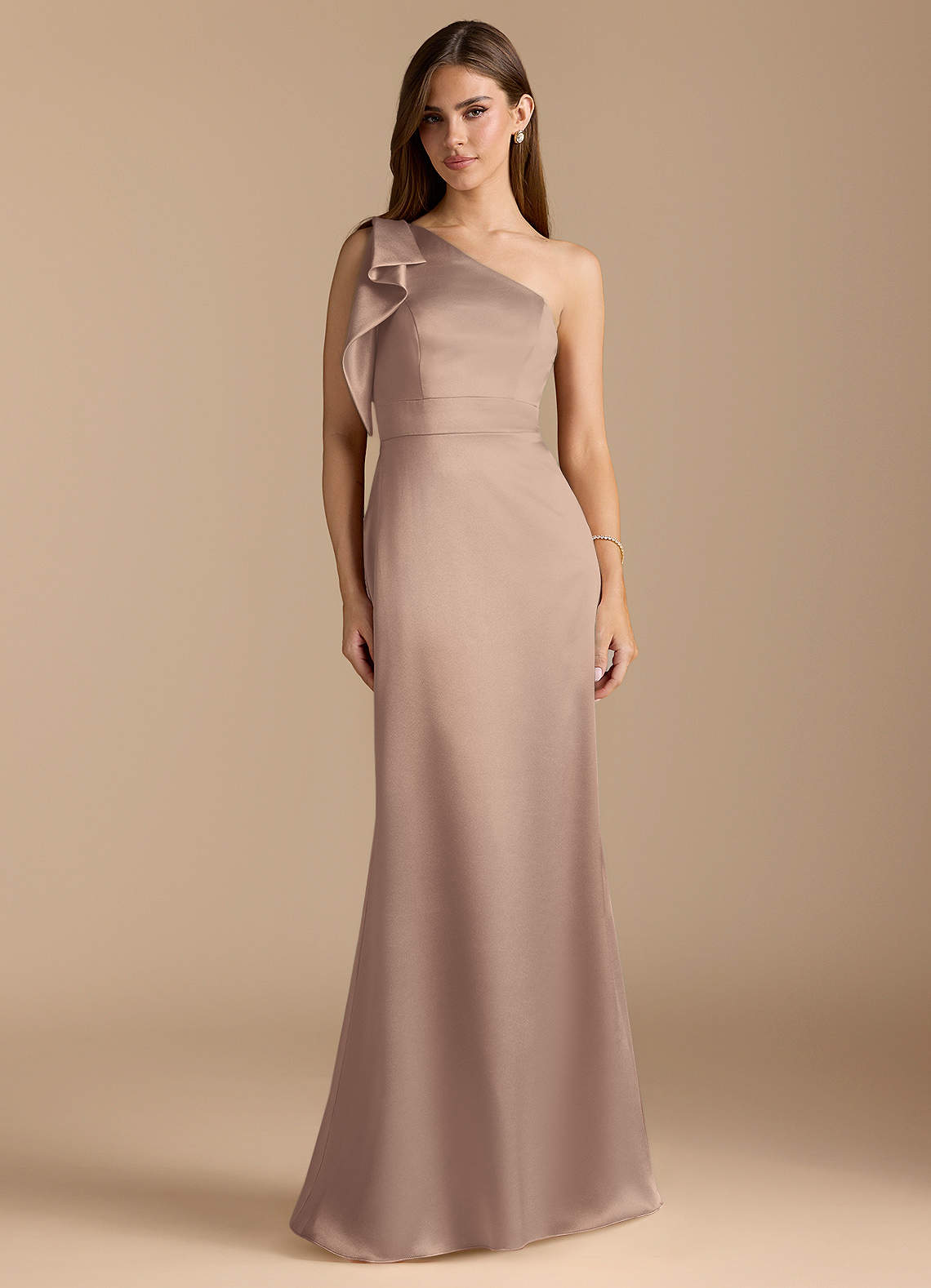 Azazie Rinna Robes de demoiselle d'honneur Robe Sirène en Satiné métallisé Rayé Taupe image1