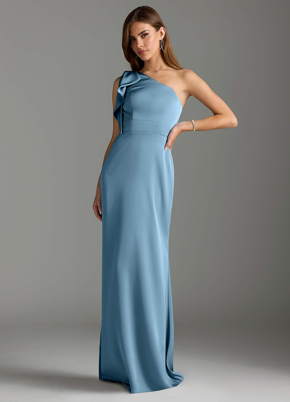 Azazie Rinna Vestidos de damas de honor Vestido de Azul Acero de Satén Elástico de Corte Sirena con Volante image3