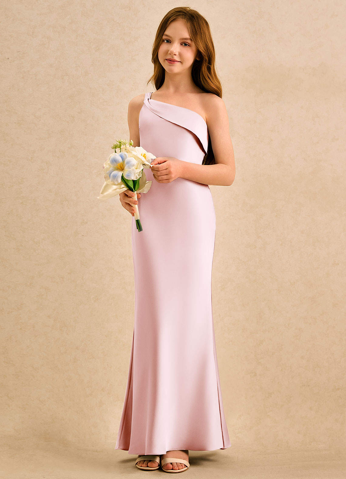 Azazie Almond Girls Formal Sukienki dla dziewczynek sypiących kwiaty Osłona Jedno ramię Satyna elastyczna Długość podłogi Sukienka image2