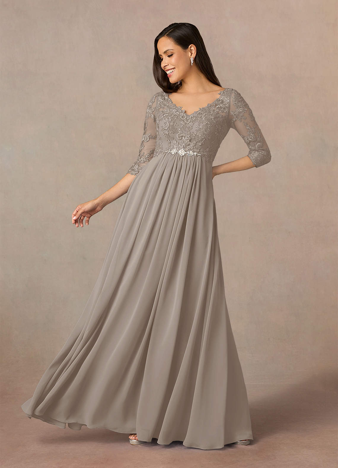 Azazie Hayek vestidos de madre de la novia Vestido de Gris Pardo de Gasa de Corte En A con Cuello en V de encaje image1