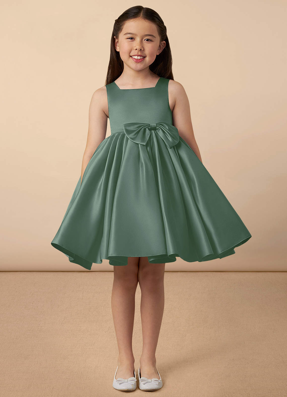 Azazie Bo Peep Blumenmädchenkleider A-Linie Schleifen Matte Satin Kleid Eukalyptus image1
