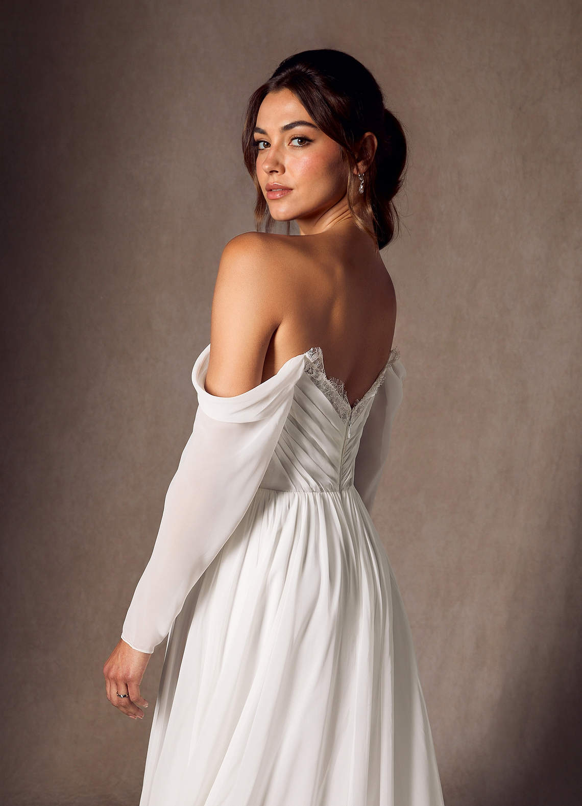 Azazie Lilith Robes de mariée Robe Trapèze en Mousseline de soie Dentelle en cœur Blanc De Diamant image1