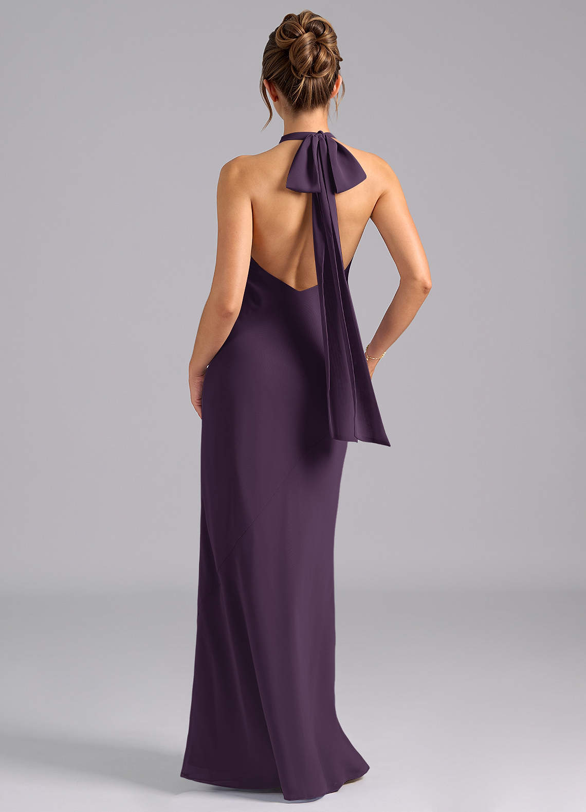 Azazie Velli Vestidos de damas de honor Vestido de Ciruela de Gasa de Corte Sirena con Cuello Alto image1