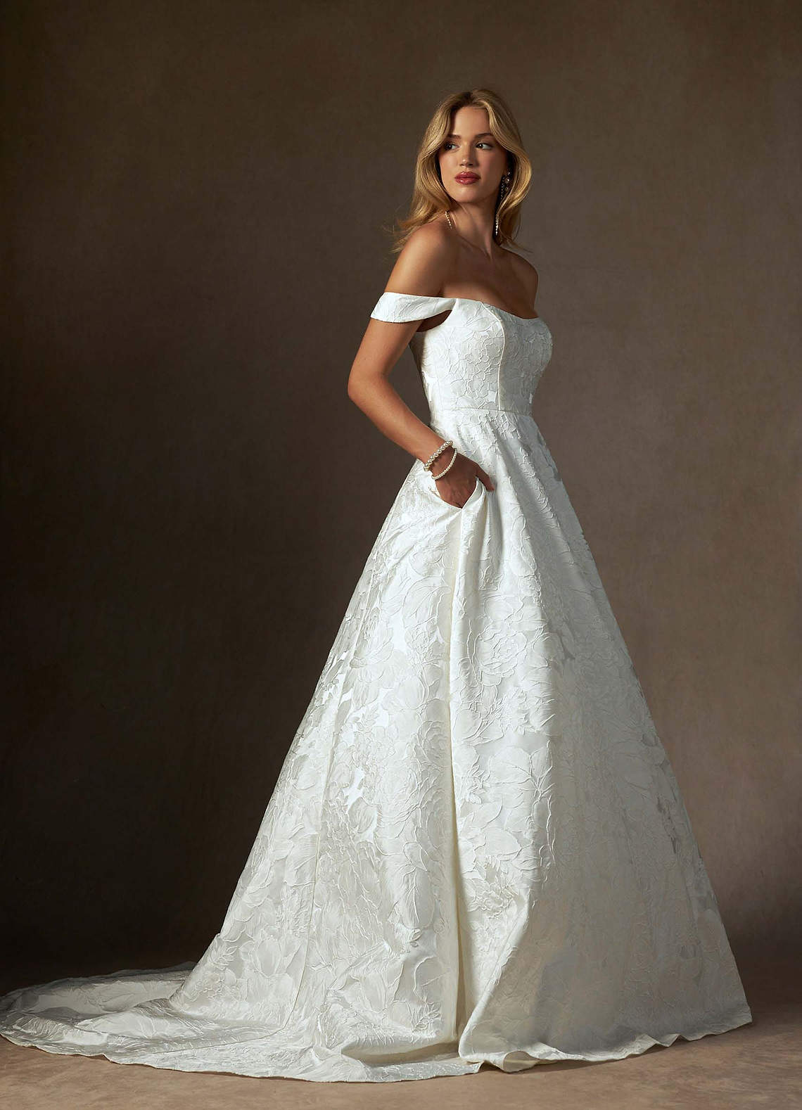 Azazie Amaya Hochzeitskleider Ballkleid Schulterfrei Blumen-Jacquard Kleid Diamantweiß image6
