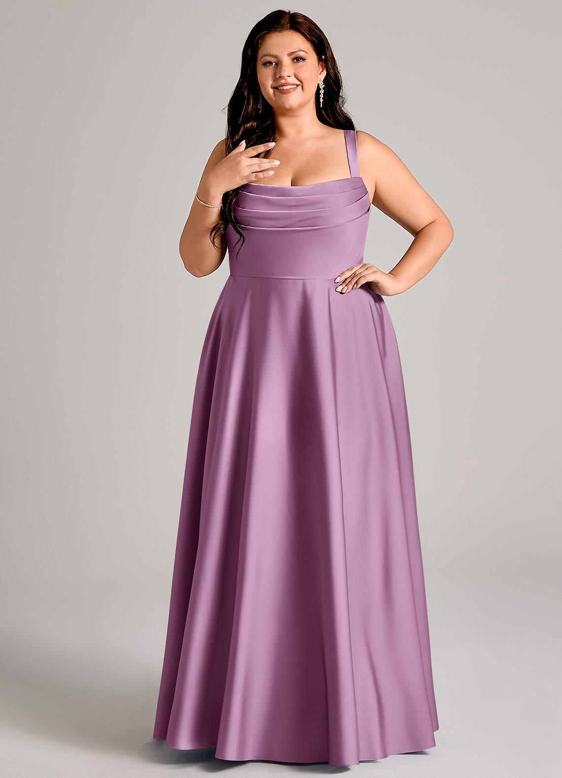 Azazie Shaude Robes de demoiselle d'honneur Robe Trapèze en Satin extensible Plissée Glycine image1