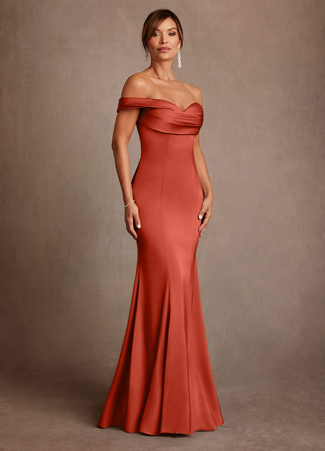 Azazie Boone vestidos de madre de la novia Vestido de Óxido de Satén Elástico de Corte Sirena con Vestidos sin tirantes image1