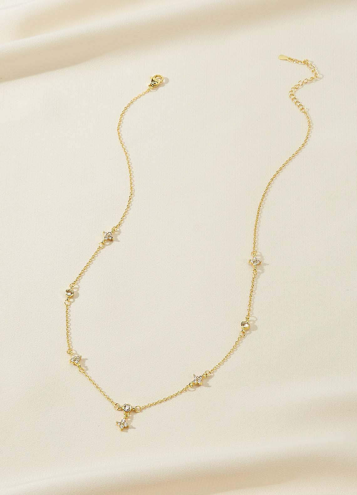 front Ketting met vierbladige bloemendruppels en zirkoon