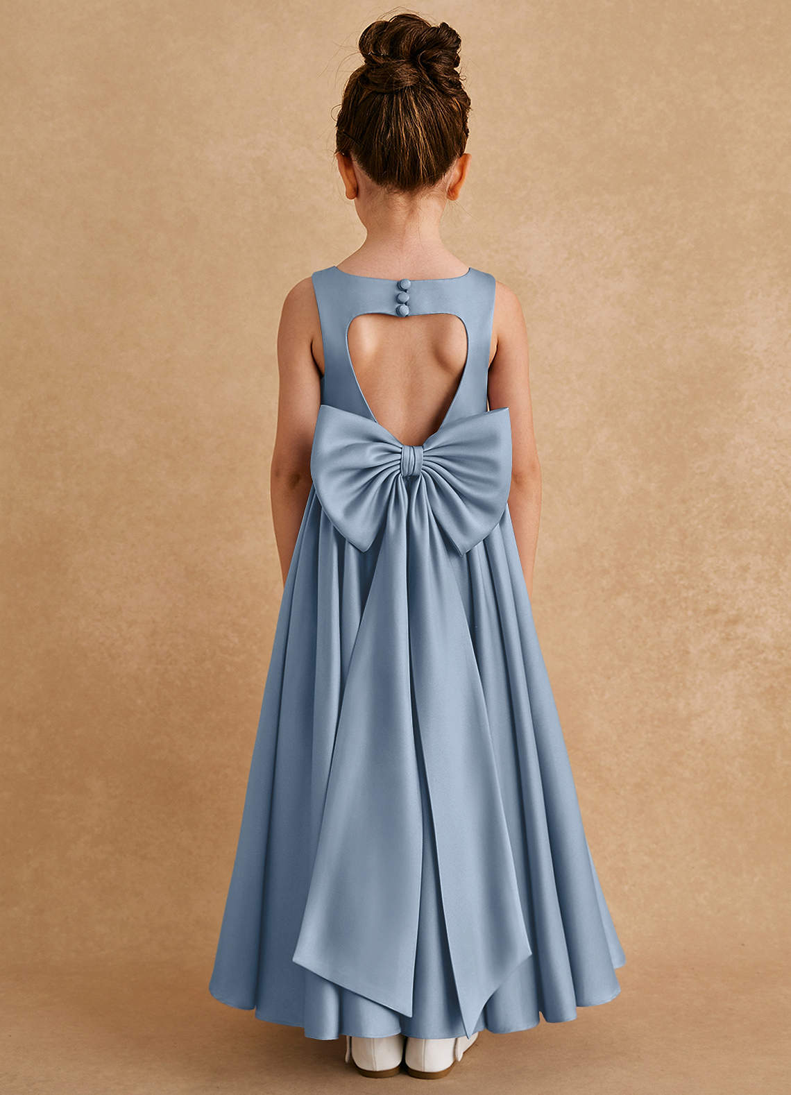 Azazie Bettie Robe Demoiselle D'honneur Fillette Robe Trapèze en Mat Satiné Arc Bleu Poussiéreux image1
