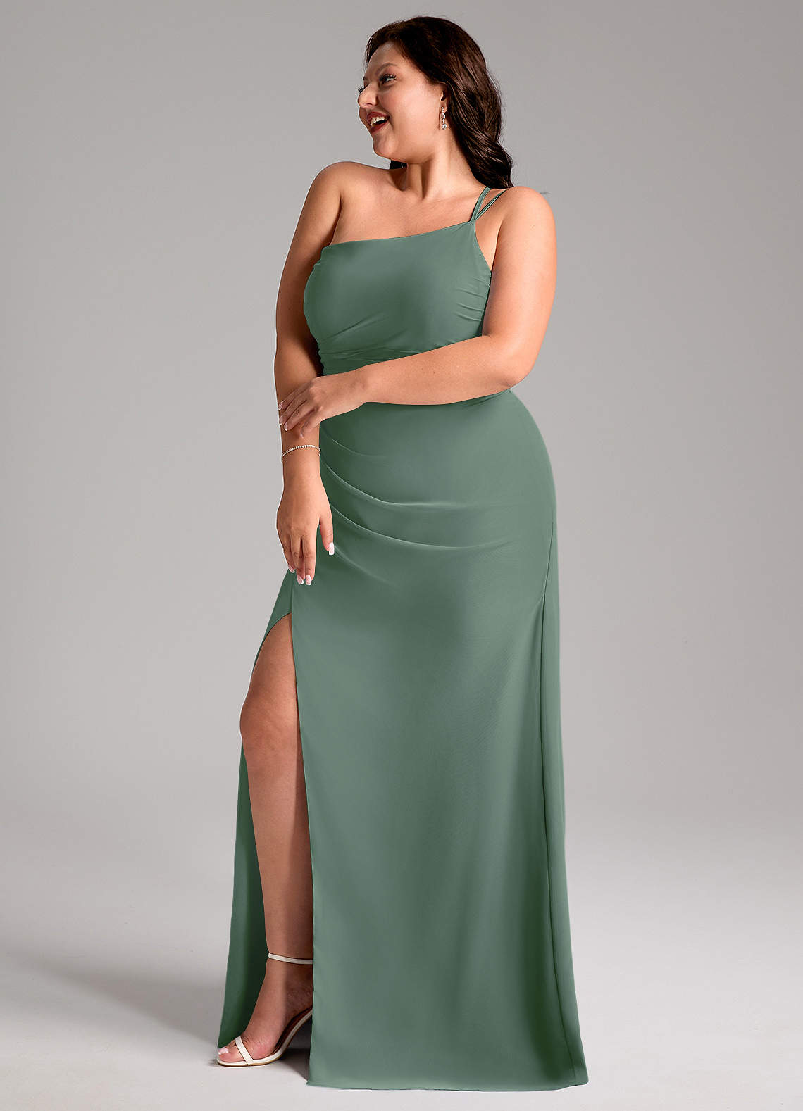 Azazie Eren Essayer des robes à la maison Robe Fourreau en Mousseline de soie Ue épaule Eucalyptus image10